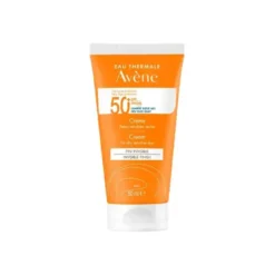 Crema SPF 50+ viso e collo, con profumo, indicata per pelli secche e sensibili soggette a scottature, offre una protezione solare motlo alta (UVA-UVB, luce blu visibile ad alta energia) e una sensazione di comfort immediato.